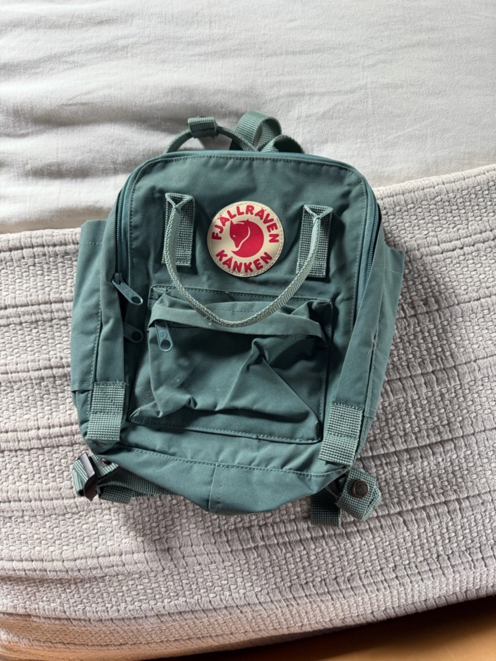 Fjallraven Kånken Mini Backpack in Teal Green with Red Logo